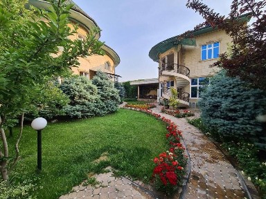 Продам евро дом Луначарском улица Шортепа 9 соток 3 уровня