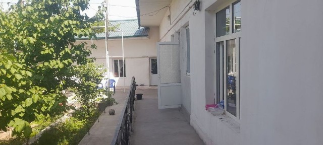 Уй сотилади Тош. Шахар Яшнобот тумани. 2 ок уй 1пр 4 уйда 5.7 сотик