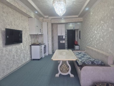 Uzoq muddatga 1 xonalik evroremont va barcha jihozlari bilan kvartira