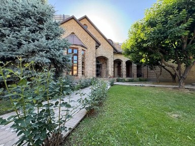 Угловой дом 7.8 соток в центре Ташкента