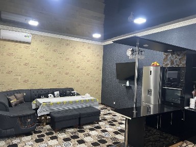 Dormon yol yuzida joylashgan uy sotiladi 8 sotix