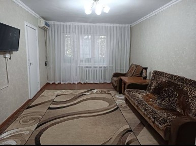 Срочно ! Чиланзар 2. 2 х комнатная кирпич 2 х 4 балкон