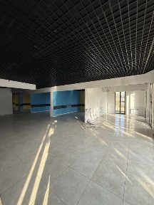 Вдоль центральной дороги сдается коммерческое помещение