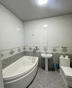 Tinchlik metro yonida ijara uy bor