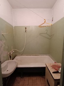 Продается 5 комнатная квартира своя. Ахунбабаев за канал