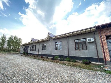 Sabzavot mahallasida shinam hovli sotiladi! 10 sotix, 6 xona