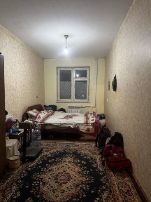 2 ком 2 этаж середина не по далеку от дороги!