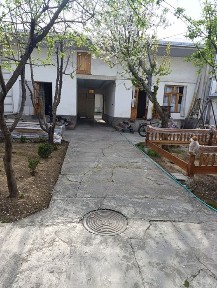 Mevazorda hovli sotiladi