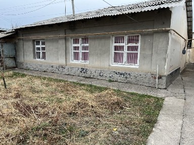 Chirchiq suv boyida hovli sotiladi