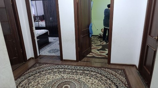 3 xonali kvartira sotiiladi.