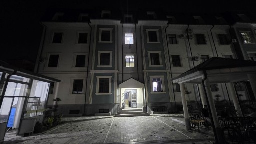 2xonali xonadon sotiladi, yangi xech km yashamagan. To'liq tamirlangan