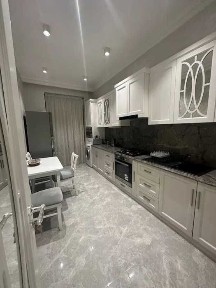 Sergeli tumanida 1 xonali kvartira bor bezmakler metro 5 daqiqa