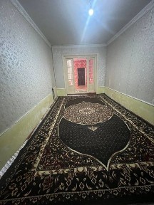 Srochni sotiladi 2 xonalik 1 qavatda