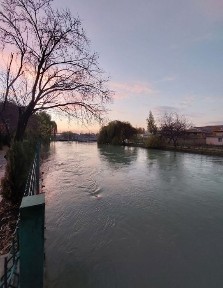 Срочно продаётся дом вдоль реки БОЗСУ в центре Кибрая.