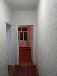 Чирчик шаҳрида 1 хона 2 хона қилинган квартира сотилади