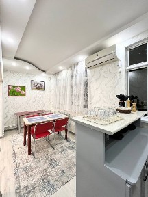 Срочно прадайутса квартера салом чойхана Мирзо Улугбек район