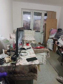 Продаётся 1 ком квартира в чирчике 4 этаж 3 мкн около солнышка базара