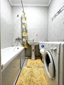 Tinchlik metro yonida