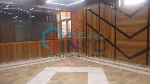 Сдается в бизнес центре в цокольном этаже 4 помещения по 60 и 80 м2