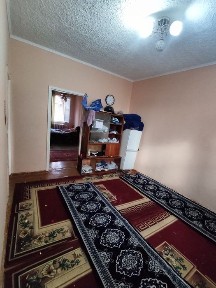 Продаю квартиру чиланзар 6квартал 2комнат 1этаж смежка ненеторец