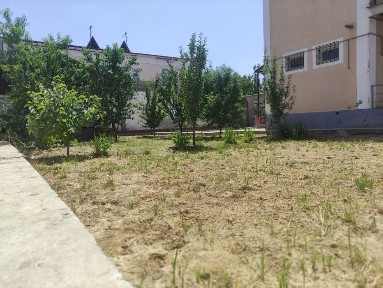 Намунали катеж сотилади барча қулайликларга эга катта кўчага 100 метр