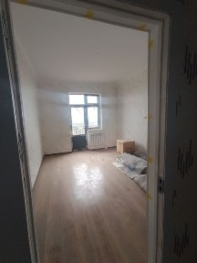 Srochna sotiladi dom 5 qavatda 2 xonali yangi dom narxi kelishiladi