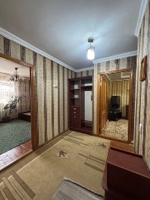 4/хоналик квартира сотилади чирчик нижни мактаб олдида кирпични дом