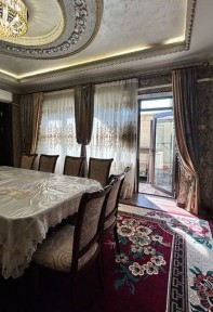 TINCHLIK METRO YAQINIDA Hovli arendaga beriladi.