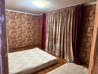 kogonda 3 xonali uy sotiladi sentrda kirpichni dom