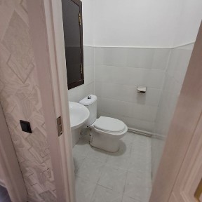 7 mkr da 4 xonalilk kvartira sotiladi 7 etajlik domni 5 etajida