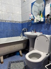 Продаётся 2х ком кирпич Махтумкули 22- военный городок.