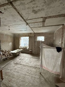 Продается 4 комн квартира возле аэропорта V424