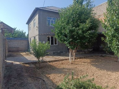 Ассалому алайкум. Срочно ховли уй сотилади Октябр бозор ёни