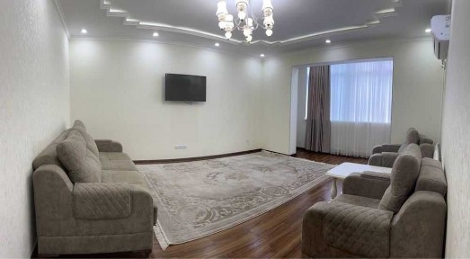 Сдаётся квартира на Новомосковская.