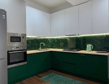 Bodomzor metro yaqinda oilaga yoki 4 ta qizga kvartira bor