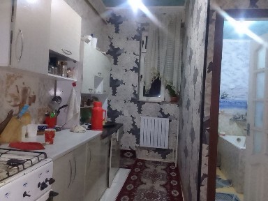 Катта куйлик якинида шароитли хозяйкали ховли газсвет ичида