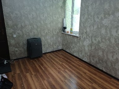 Mirzo Ulug'bek Qorasuv 6 bozorchani orqasida 1 xona kv sotiladi