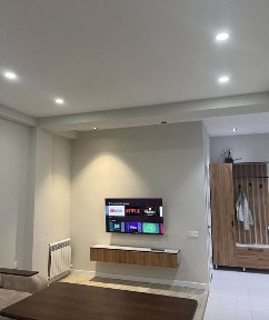 Тинчлик метро ёнида квартира бор