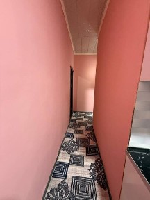 1-xonali 4-qavatda 31m² kvartira sotiladi. 5-qavatli g'ishtli dom. Nar