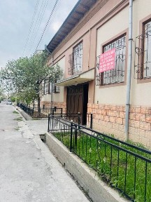 Yengi 16 yillikda uy srochno sotiladi