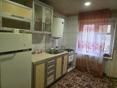 Аренда квартир тройский 1хоналик 2чи этаж фикултирний каршисида