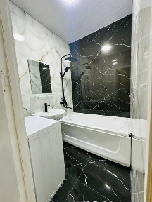 Четырехуголный.