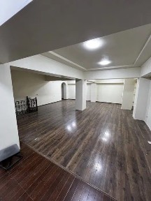 ЦУМ Книжные Ряды | 138кв - нежилое помещение вдоль дороги Аренда