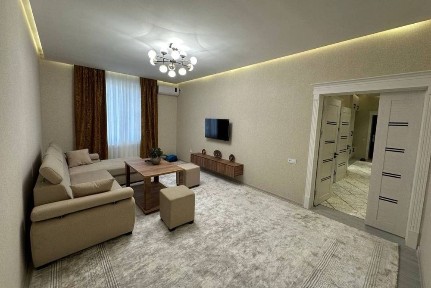 Yunusobod Metro oldida