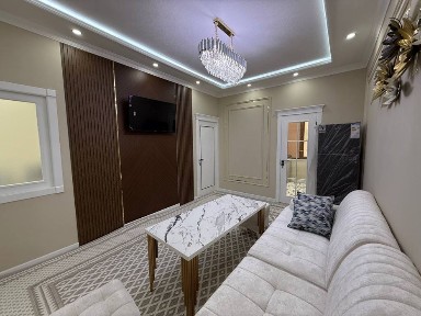 3 xonali kvartira sotiladi 4 - qavatda liftli domda. Vokzal