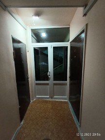 Своя квартира не далеко от ТТЗ базар вдоль дороги 2 комнатная квартира