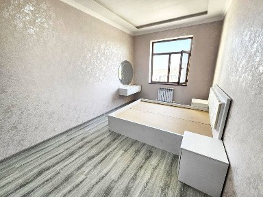 Maksim Gorkiy metrosi yonida