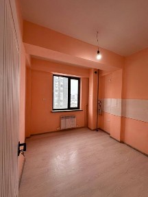 Nirafshonda 1 xonali uy 2 xona qilingan 43 kv metr sotiladi