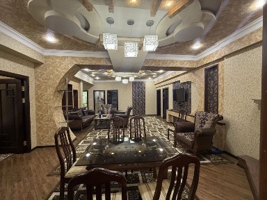 Продается 4х квартира заходи живи в Центре города ( на против УВД)