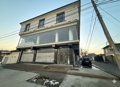 Сдадим отдельно стоящие здание на первого линии главного дороги